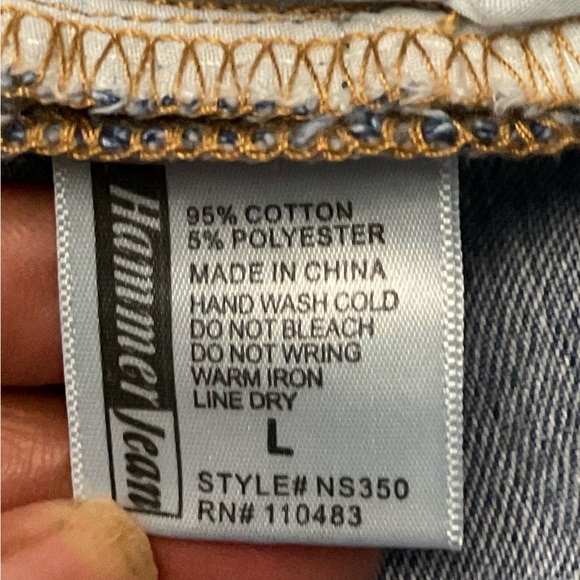 Hammer Jeans Los Angeles distressed denim Jean Shorts size Large 
NWT - Picture 7 of 9